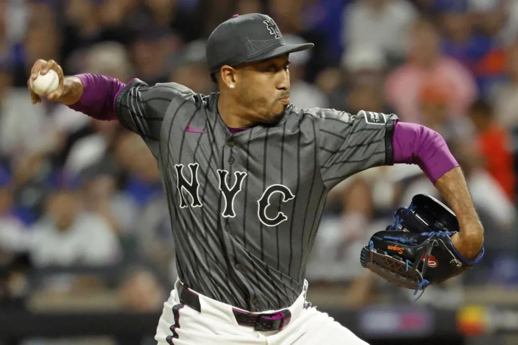 Why Carlos Mendoza didn't pitch Edwin Diaz in 11th inning